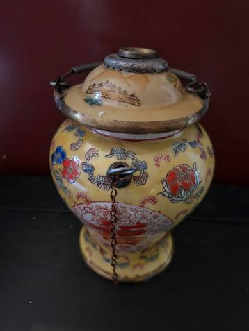 Chinees geelgeglazuurd porseleinen theepotje beschikbaar voor biedingen