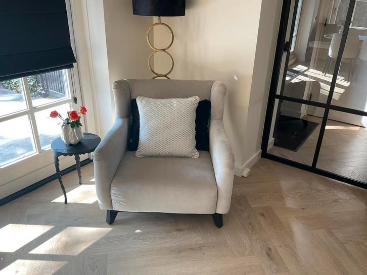 VELVET FAUTEUIL VAN URBAN SOFA IN NIEUWSTAAT, Huis en Inrichting, Fauteuils, Zo goed als nieuw, Stof, 75 tot 100 cm, Ophalen