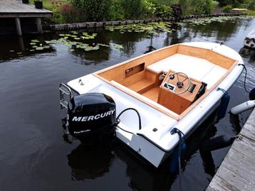Leuke compleet opgeknapte speedboot met 60 pk efi beschikbaar voor biedingen