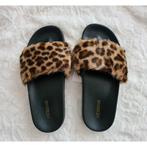 Zwarte slippers met panterprint fake fur van H&M maat 36-37, Slippers, H&M, Verzenden, Zwart
