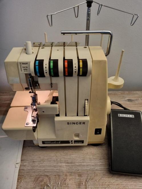 Singer Ultralock 14U234 Lockmachine, Hobby en Vrije tijd, Naaimachines en Toebehoren, Gebruikt, Lockmachine, Singer, Industrieel