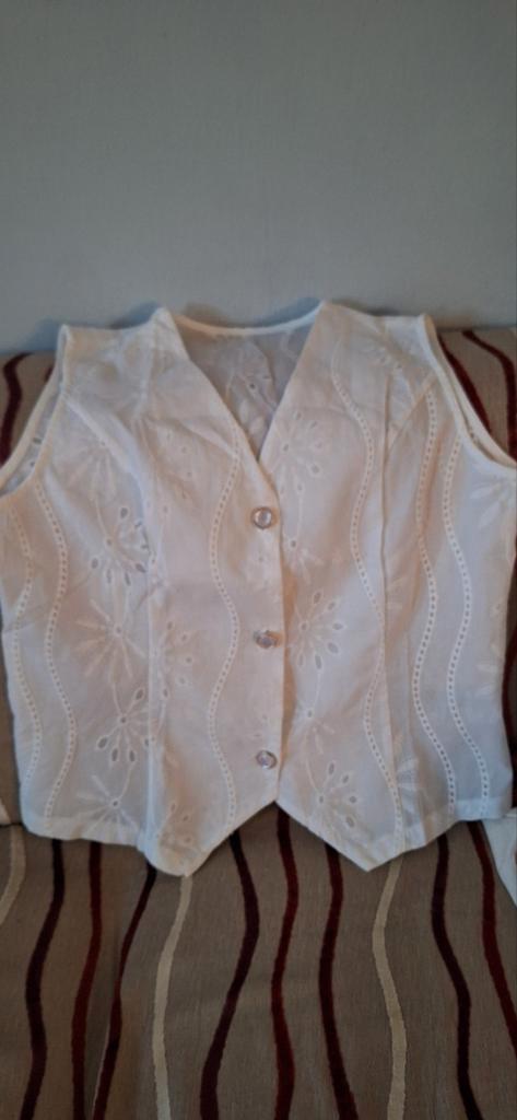 Lief wit giletje, maat M broderie., Kleding | Dames, Tops, Nieuw, Wit, Korte mouw, Ophalen of Verzenden