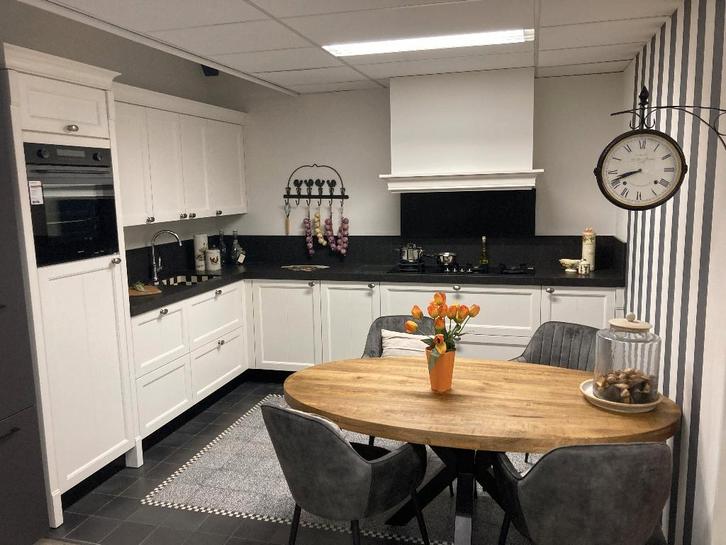 Complete Wit klassieke Keuken incl. apparatuur, Huis en Inrichting, Keuken | Complete keukens, Zo goed als nieuw, Hoekkeuken, Wit