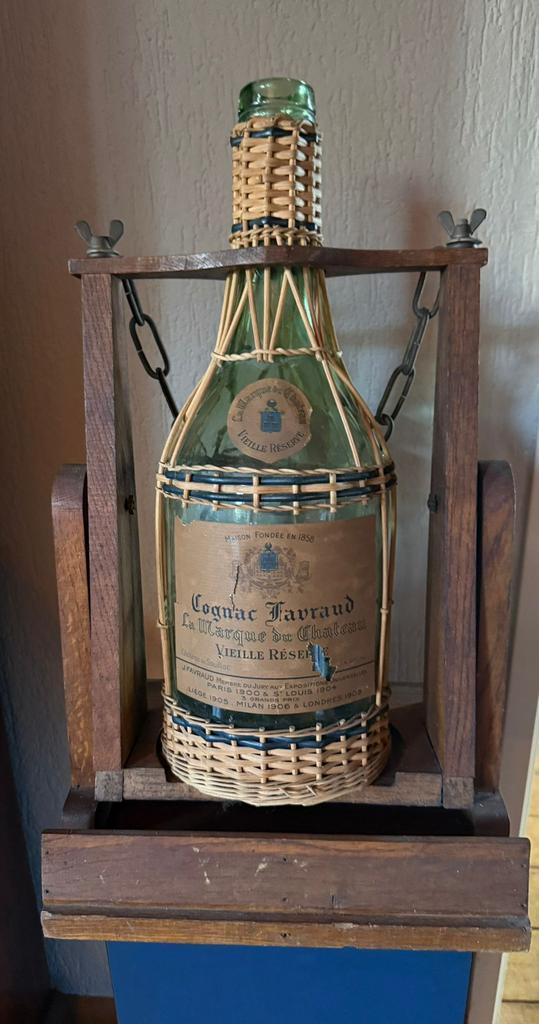 Antieke Cognac FAVRAUD “La Marque du Château” – Grande Fles, Huis en Inrichting, Woonaccessoires | Wijnrekken, Gebruikt, Minder dan 50 cm