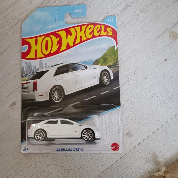 Hot Wheels Luxury Sedans Cadillac CTS-V wit nieuw, Hobby en Vrije tijd, Modelauto's | Overige schalen, Nieuw, Auto, Ophalen of Verzenden
