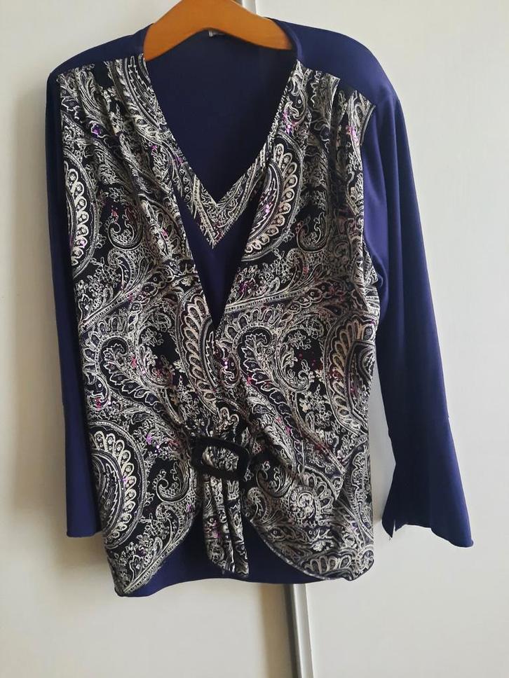 Paarse feest top met glitter - Maat 46, Kleding | Dames, Tops, Zo goed als nieuw, Maat 46/48 (XL) of groter, Paars, Lange mouw