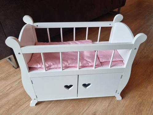 Bandit and Angels poppenbedje met opbergruimte, Kinderen en Baby's, Speelgoed | Poppen, Zo goed als nieuw, Babypop, Ophalen of Verzenden