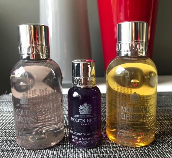 Molton Brown bad- en douchegels 2x100ml + 30ml, Sieraden, Tassen en Uiterlijk, Uiterlijk | Lichaamsverzorging, Nieuw, Bad & Douche