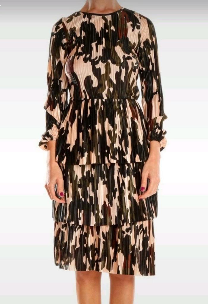 Zara Jurk - Maat L laagjes en camouflageprint, Kleding | Dames, Jurken, Zo goed als nieuw, Maat 42/44 (L), Groen, Knielengte, Ophalen of Verzenden