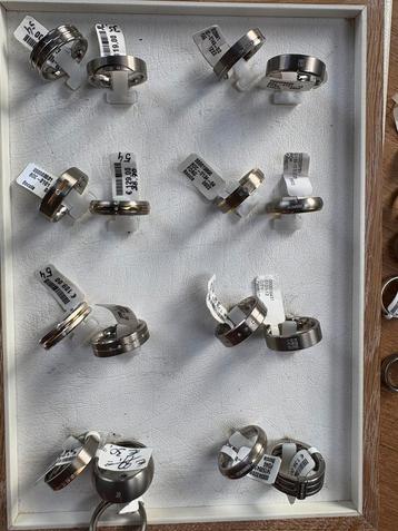 Diverse titanium ringen met echte briljantjes beschikbaar voor biedingen