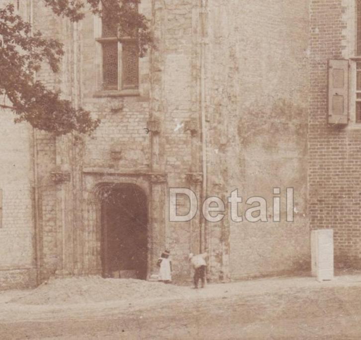 Middelburg binnenplaats abdij Lange Jan oude foto details, Verzamelen, Foto's en Prenten, Gebruikt, Foto, Gebouw, Voor 1940, Verzenden
