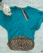 NİEUW, turquoise/panterprint viscose trui/blouse van Koucla, Kleding | Dames, Truien en Vesten, Maat 38/40 (M), Overige kleuren