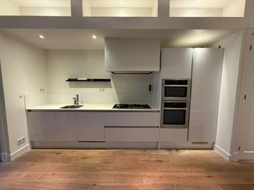 Moderne greeploze hoogglans keuken – 4,15 meter GEDEMONTEERD beschikbaar voor biedingen