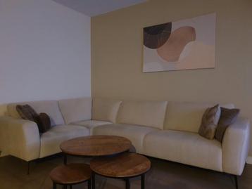 Hoekbank, nog geen 2 jaar oud. Zandkleur / beige velours, 