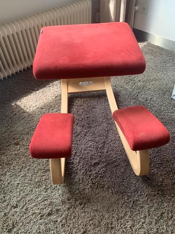 Ergonomische knie-stoel beschikbaar voor biedingen