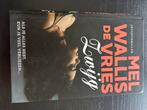 Zwijg - Mel Wallis de Vries - Jeugdthriller, Ophalen, Gelezen, Nederland
