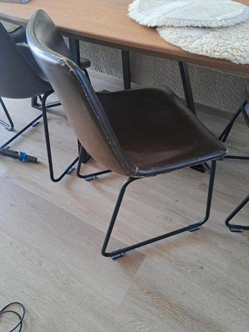 Gratis 4 stoelen  beschikbaar voor biedingen