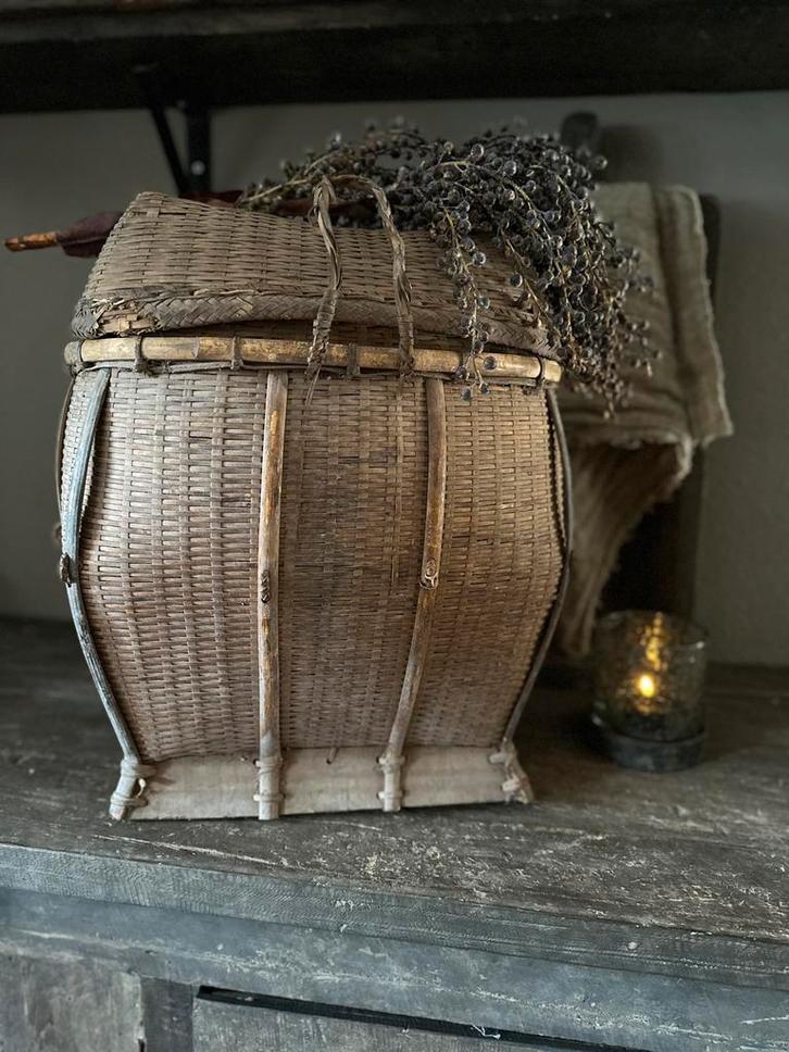 Authentieke chinese mand met deksel, Huis en Inrichting, Woonaccessoires | Schalen en Manden, Nieuw, Rond, Riet, Ophalen of Verzenden