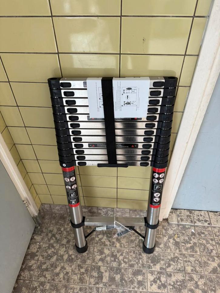 Gloednieuwe Telescoopladder, 5 meter Uitschuifbaar Aluminium, Doe-het-zelf en Verbouw, Ladders en Trappen, Zo goed als nieuw, 4 meter of meer
