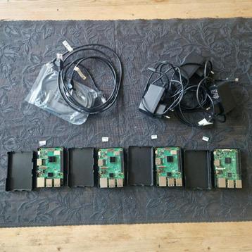 4 Raspberry Pi 4 + Lader & 16GB Kaarten beschikbaar voor biedingen