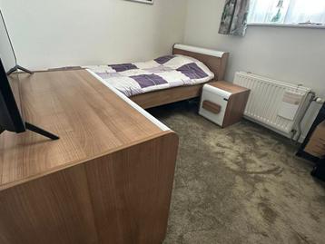 Tienerkamer– Bed, Bureau & Nachtkastje (Hout/Wit) beschikbaar voor biedingen