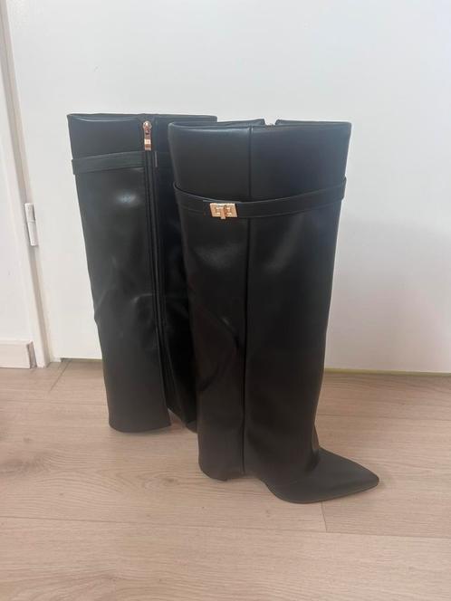 Foldover/sharklock laarzen, Kleding | Dames, Schoenen, Zo goed als nieuw, Hoge laarzen, Zwart, Ophalen of Verzenden