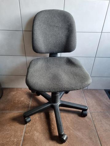 Antracietgrijs bureaustoel beschikbaar voor biedingen