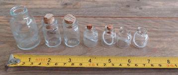 Mini glazen flesjes voor poppenhuis beschikbaar voor biedingen