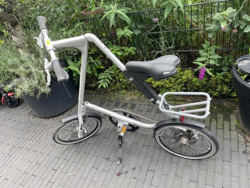 Strida fiets licht voor in de  vakantie, Fietsen en Brommers, Fietsen | Vouwfietsen, Zo goed als nieuw, Overige merken, Deels opvouwbaar