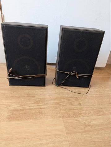 Twee luidsprekers boxen  beschikbaar voor biedingen