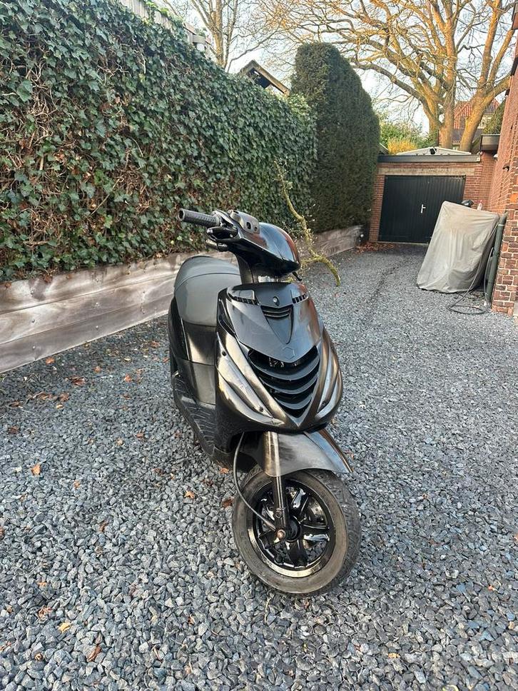 Piaggio zip sp 80cc, Fietsen en Brommers, Scooters | Piaggio, Zo goed als nieuw, Zip, Benzine, Ophalen
