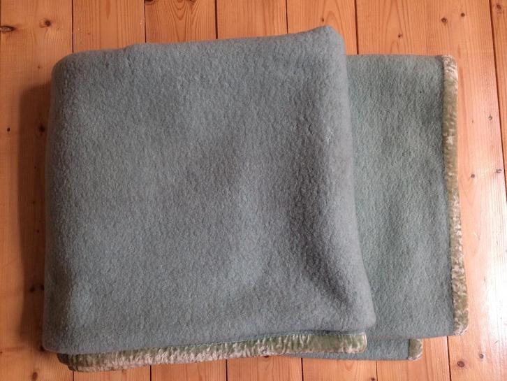 pastelgroen groene ouderwetse dikke grote deken plaid, Huis en Inrichting, Slaapkamer | Beddengoed, Gebruikt, Deken of Dekbed
