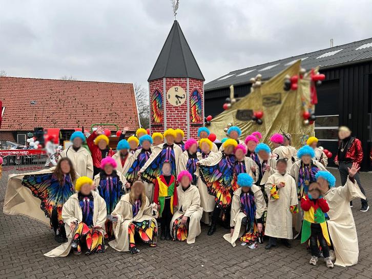 Prachtig mooie grote loopgroep 31 pakken, en gave kerktoren, Kleding | Dames, Carnavalskleding en Feestkleding, Zo goed als nieuw