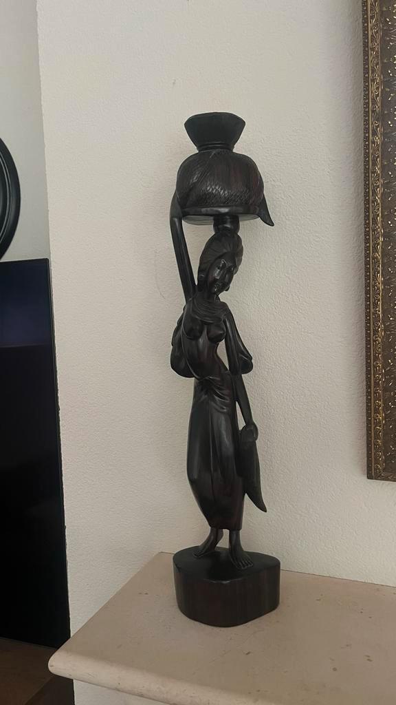 Afrikaans beeld Houtsnijwerk “Vrouw met vaas”, Antiek en Kunst, Kunst | Beelden en Houtsnijwerken, Ophalen of Verzenden
