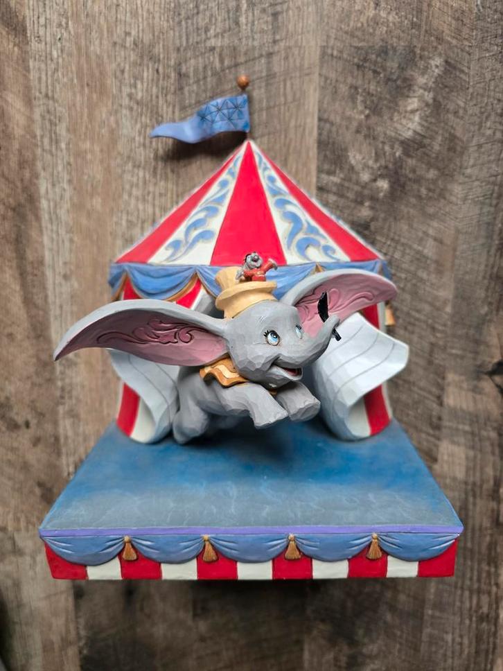 TE KOOP: Disney traditions Dumbo "Over the big top" JimShore, Verzamelen, Disney, Zo goed als nieuw, Beeldje of Figuurtje, Ophalen of Verzenden