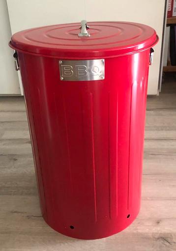Olie ton bbq BBQ nieuw in doos rood. beschikbaar voor biedingen