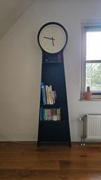 Boekenkast, kast zwart met klok, Ophalen, Zo goed als nieuw, 25 tot 50 cm