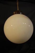 Opaline glazen bollamp., Antiek en Kunst, Antiek | Lampen, Ophalen of Verzenden