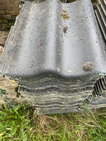 Ongeveer 160 sneldek beton pannen voor erf verharding beschikbaar voor biedingen