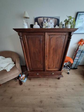 Kast beschikbaar voor biedingen