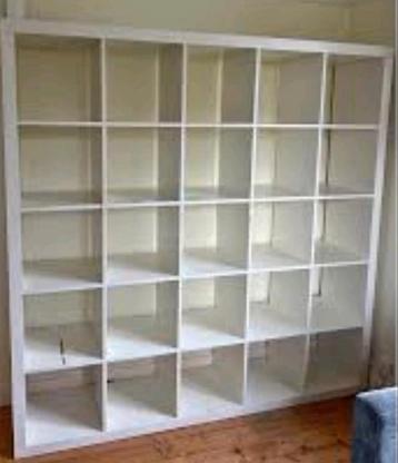 Kallax 5x5 wit mat roomdivider (1 deukje zijkant)  beschikbaar voor biedingen