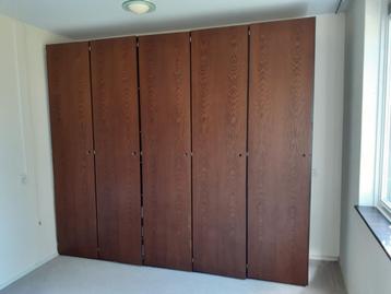 VERKOCHT! garderobe kast kledingkast hangkast en legkast beschikbaar voor biedingen