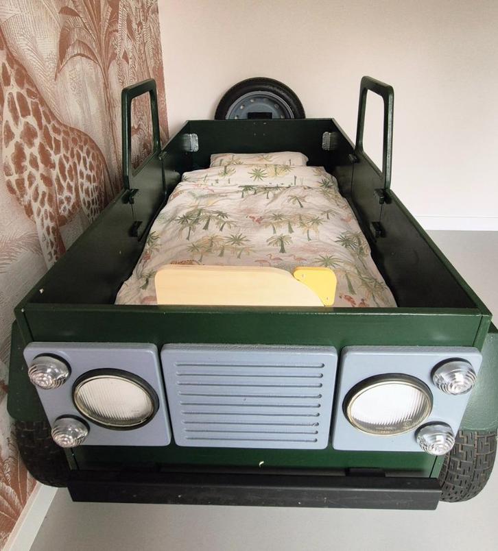 Prachtig houten safari jeep autobed, Kinderen en Baby's, Kinderkamer | Bedden, Zo goed als nieuw, 140 tot 160 cm, 70 tot 85 cm