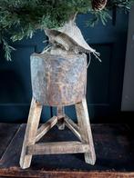 Oud houten vijzel op standaard sober,landelijk, Ophalen of Verzenden, Zo goed als nieuw, X, X