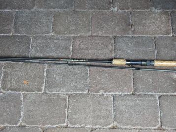 Spinhengel en molen , 2.70 m 10 - 30 gram kurk handvat €25 beschikbaar voor biedingen