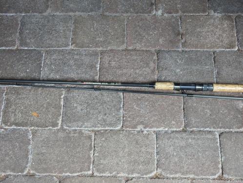 Spinhengel en molen , 2.70 m 10 - 30 gram kurk handvat €25, Watersport en Boten, Hengelsport | Roofvissen, Werphengel, Ophalen