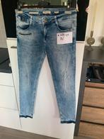 Zhrill spijkerbroek mt 31 heel klein prijsje, Kleding | Dames, Ophalen of Verzenden, Gedragen