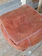 Oude lederen poef, voetenbank, zware kwaliteit., Huis en Inrichting, Banken | Voetenbanken en Poefen, Ophalen, Gebruikt, Leer