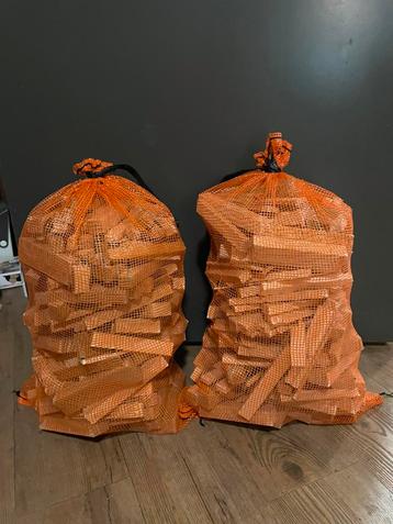 Zak aanmaakhout beschikbaar voor biedingen
