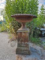 Gietijzeren tuinvaas op sokkel, Tuin en Terras, Tuinvazen, Ophalen, Zo goed als nieuw